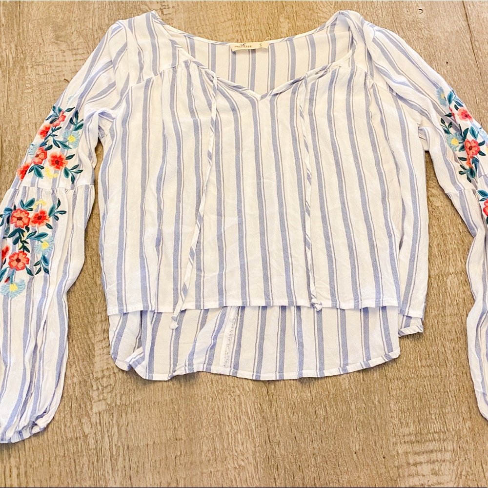 Hollister Women’s Bohemian Top with Beautiful Flowered Patchwork!